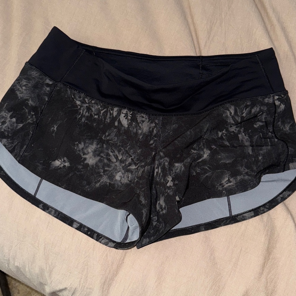 Lululemon Speed Up LR Shorts Size 6 2.5 inch